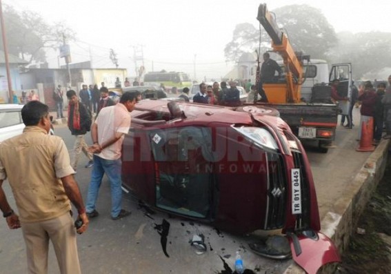 Car hits at North Gate : No death Car hits at North Gate : No death